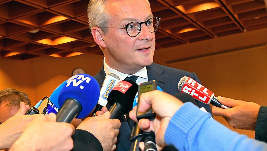 Le ministre de l'Economie, Bruno Le Maire, répondant aux questions des journalistes.