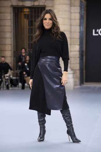 Eva Longoria lors du défilé L'Oréal Paris à la Monnaie de Paris.