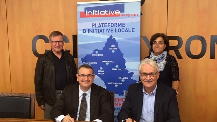 Le président d'Initiative Aveyron Jean Thomas (à droite) a souligné un "geste fort en direction du développement économique de l'Aveyron".