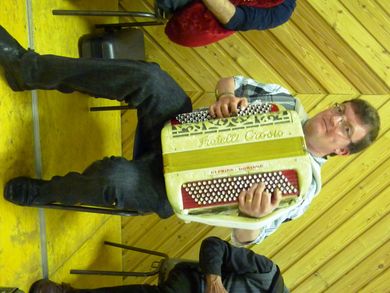 Cyprien, virtuose de l’accordéon, succède à Sylvain Pons à la tête de l’association.