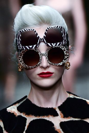 La double paire de lunettes aux motifs animaliers de Dolce & Gabbana. Milan, le 22 septembre 2019.