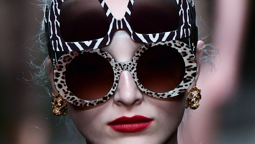 La double paire de lunettes aux motifs animaliers de Dolce & Gabbana. Milan, le 22 septembre 2019.