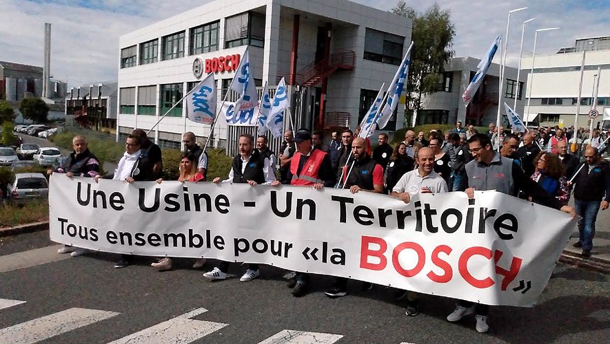 En début d’après-midi, plus de 500 employés de Bosch ont participé à une marche, depuis leur usine de la zone Cantaranne à Onet jusqu’au quartier de Bourran.