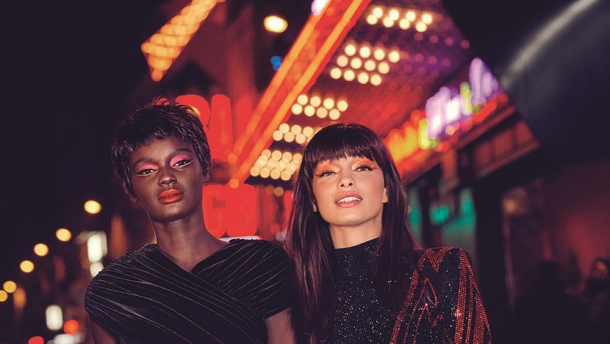 Duckie Thot et Luma Grothe porte les produits make-up de la collection "Paris Electric Nights" de L'Oréal Paris.