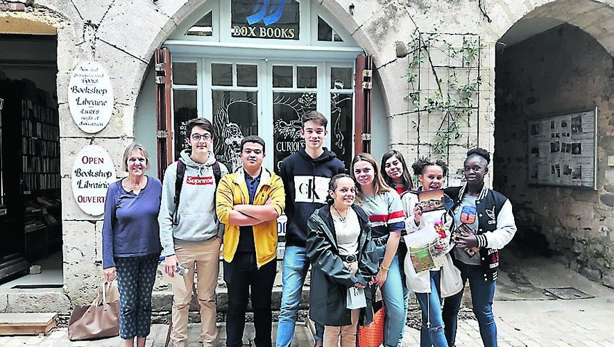Le groupe de lycéens à Saint-Antonin.