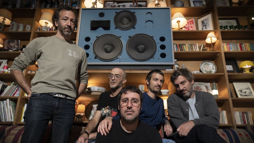 (De gauche à droite) Guido Minisky, Pierrot Casanova, Nicolas Borne, Hervé Carvalho et Kenzi Bourras (en bas), les membres deu groupe Acid Arab