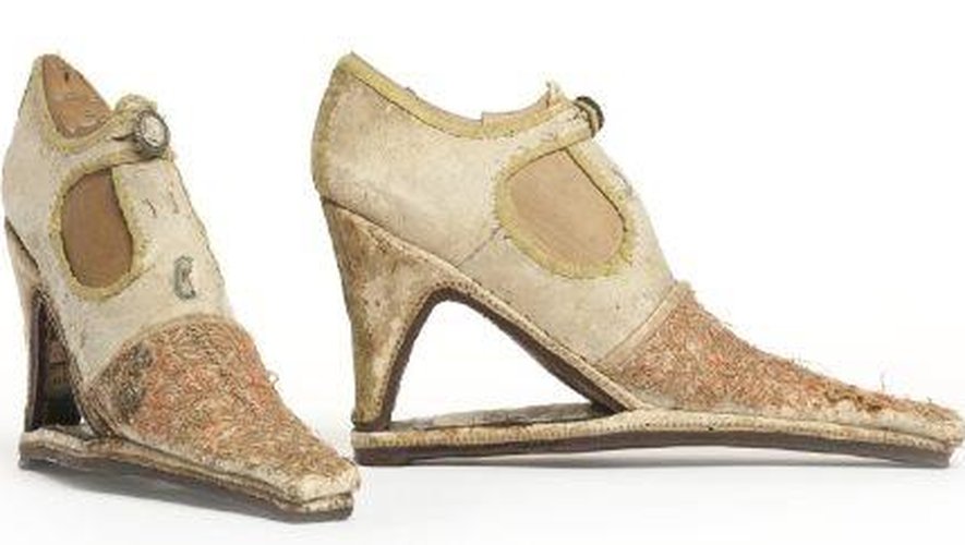 Chaussures pour femme, vers 1630, Paris, musée des Arts décoratifs © MAD Paris.