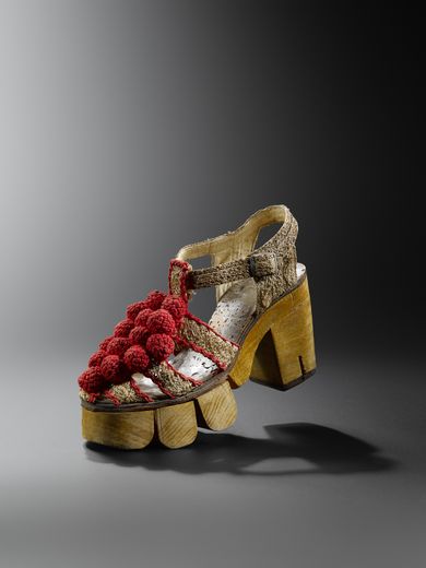Sandale pour femme, vers 1942, Paris, musée des Arts décoratifs © MAD Paris.