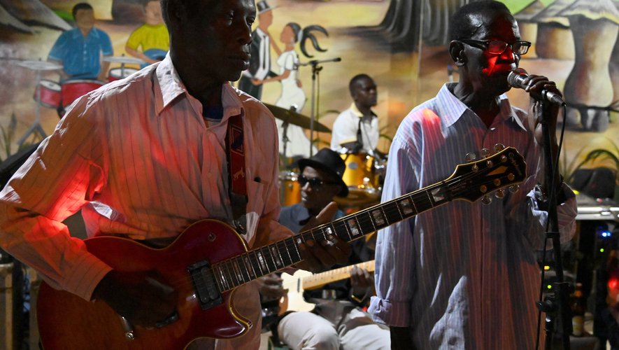 "Les Elites du Faso", un groupe burkinabè, composé de musiciens, qui étaient jeunes au moment de la révolution cubaine.