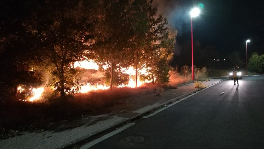 L'individu serait responsable de 17 incendies de broussailes, selon la gendarmerie.