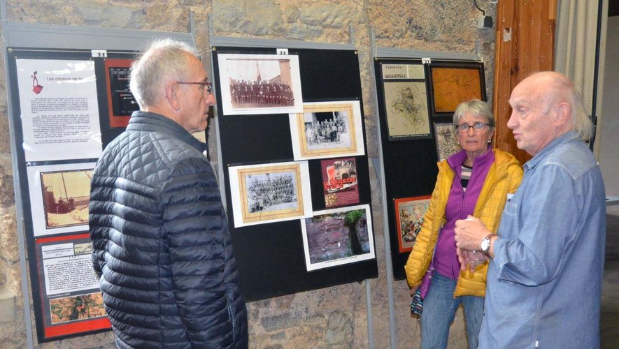 Jean Rudelle (chemise bleue) a donné des explications à plus de 500 personnes sur le passé minier de la commune, lors de ses deux expositions.