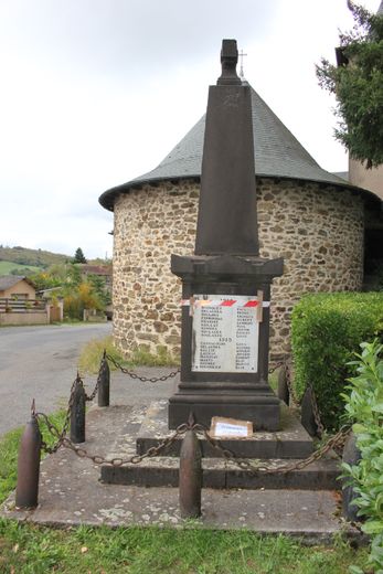 Le monument aux morts de Saint-Roch.