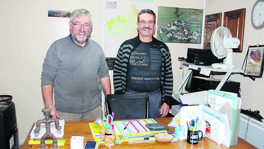 Pierre Marty (à gauche) va assurer le suivi de Jean-Pierre Gensac (à droite) l’heureux retraité.