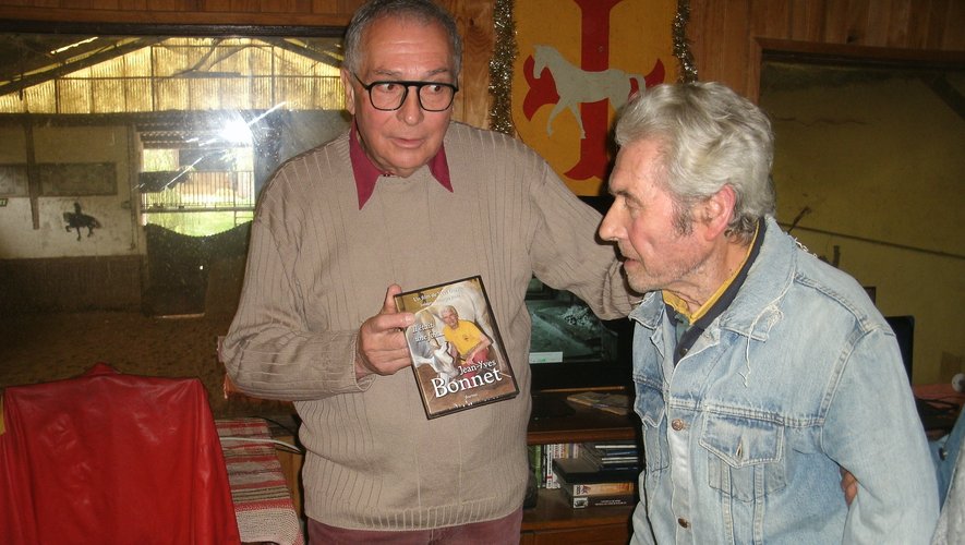 Yves Garric est venu montrer son film à Jean-Yves Bonnet.