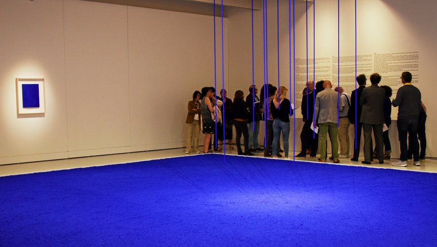 Le bleu d’Yves Klein tirera  sa révérence ce dimanche soir, au musée Soulages.