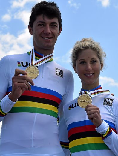 Le Portugais Tiago Ferreira et la Suissesse Jolanda Neff, sacrés champions du monde VTT marathon à Laissac en 2016.