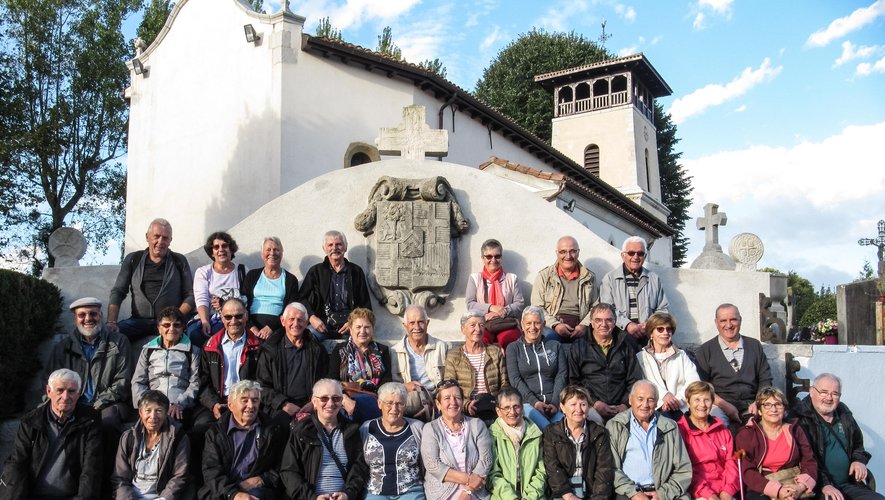 Le groupe devant une église typique basque./Photo DDM
