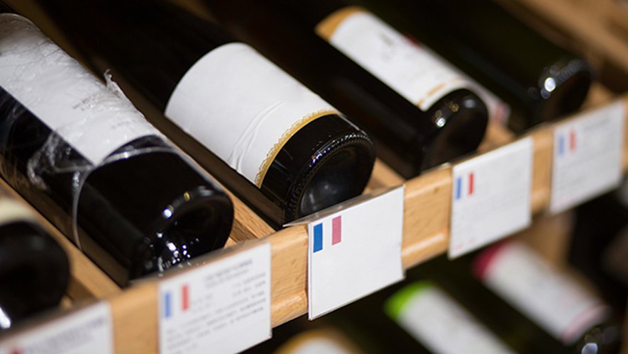 Les ventes totales du rayon vins passent ainsi en deçà de la barre du 1 milliard d'euros sur septembre-octobre dans les hypers, supermarchés, drives et magasins de proximité