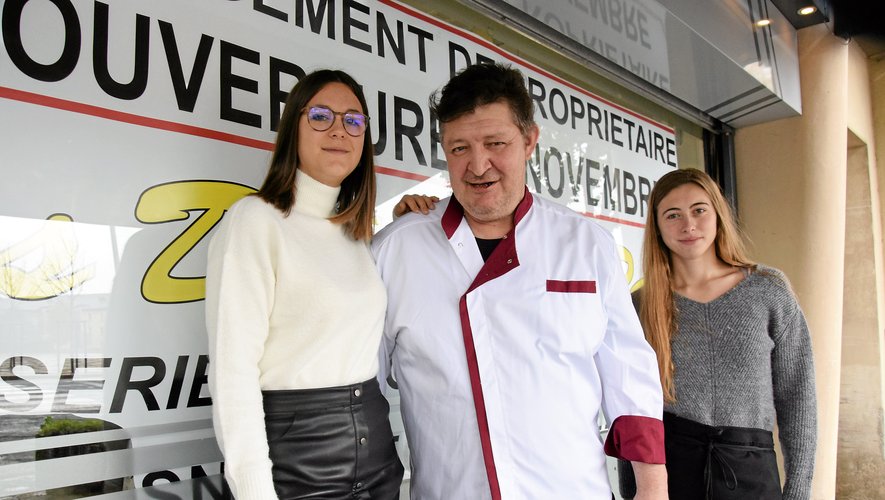 Olivier Boireau, avec sa fille Ionna (à gauche) et sa future employée, Amandine.