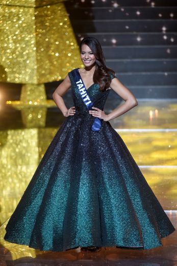 Miss France 2019, Vaimalama Chaves, a annoncé lundi à Tahiti devant les trente reines de beauté régionales en lice pour lui succéder, son intention de participer à l’élection de Miss Monde ou de Miss Univers l’an prochain.