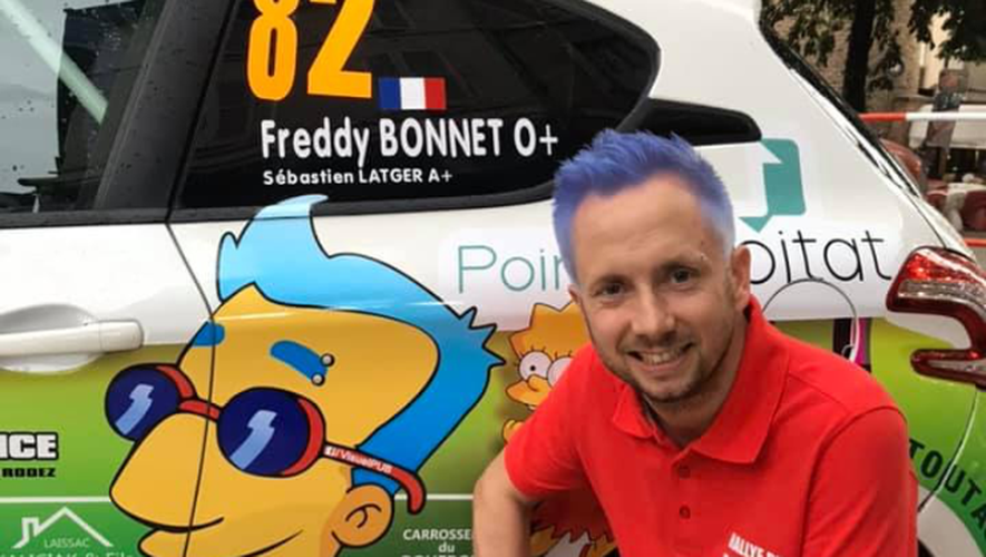 Freddy Bonnet devant la 208 R2 qu’il pilotait au Rouergue 2019.