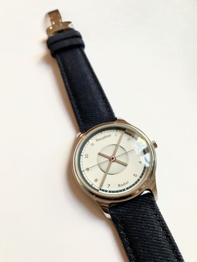 Les marques Routine et 1083 présentent un premier bracelet de montre fabriqué en chutes de denim.