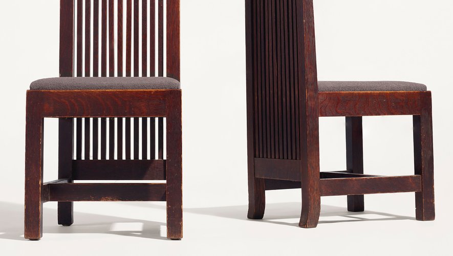 Deux lots de chaises dessinées par l'architecte Frank Lloyd Wright pour la maison Ward W Willits seront vendues aux enchères par Christie's en décembre.