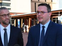 Le directeur de l'hôpital Vincent Prévoteau, et le directeur de cabinet de la préfecture Pierre Bressolles ont fait le point sur les événements survenus ce matin à l'hôpital.