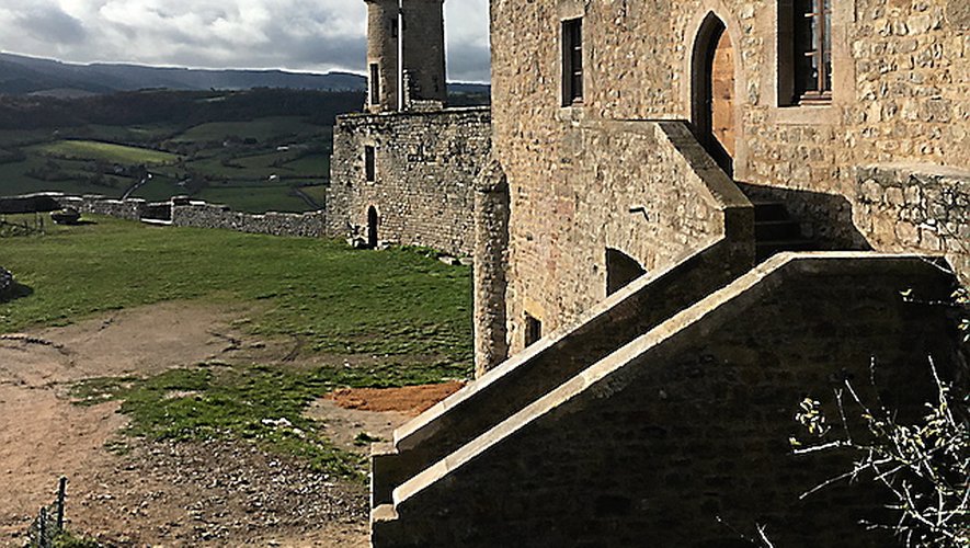 La restauration de l’édifice permet notamment de mettre en lumière la vie des habitants du château au Moyen Âge.