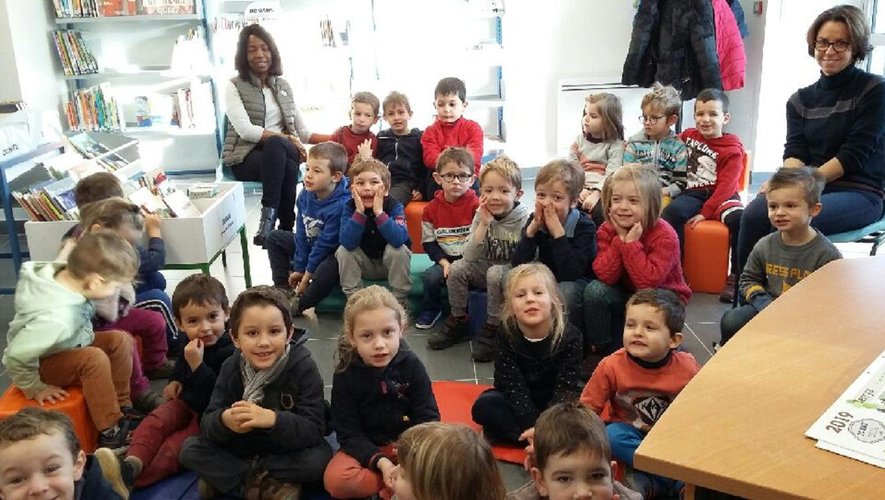 Les élèves attentifs à la lecture.