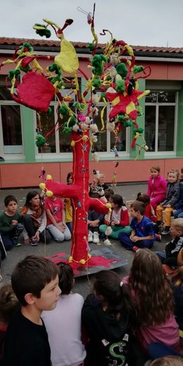 L’arbre viatjaire complétera sa panoplie par le concours des élèves de Georges-Brassens.
