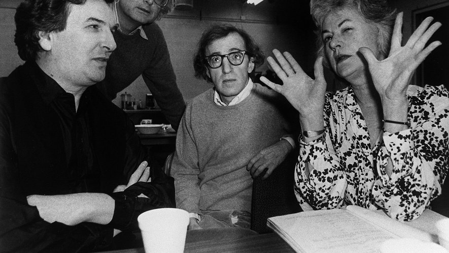 Danny Aiello (à gauche) en compagnie de Woody Allen (au centre) pour lequel il a tourné dans "La Rose Pourpre du Caire" en 1985.