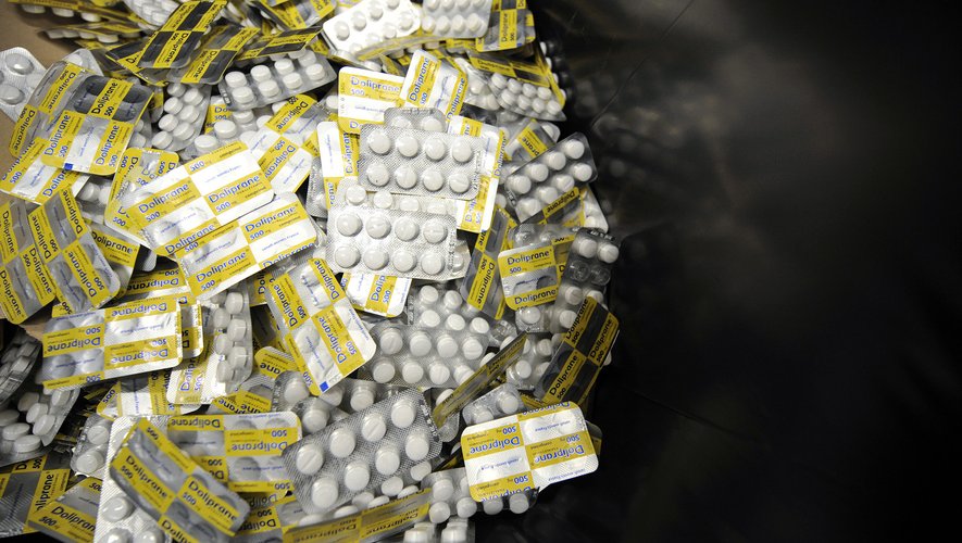 L'aspirine, le Doliprane ou l'Advil, médicaments vendus sans ordonnance, ne seront plus en accès libre dans les rayons des pharmacies mais obligatoirement rangés derrière le comptoir à partir du 15 janvier