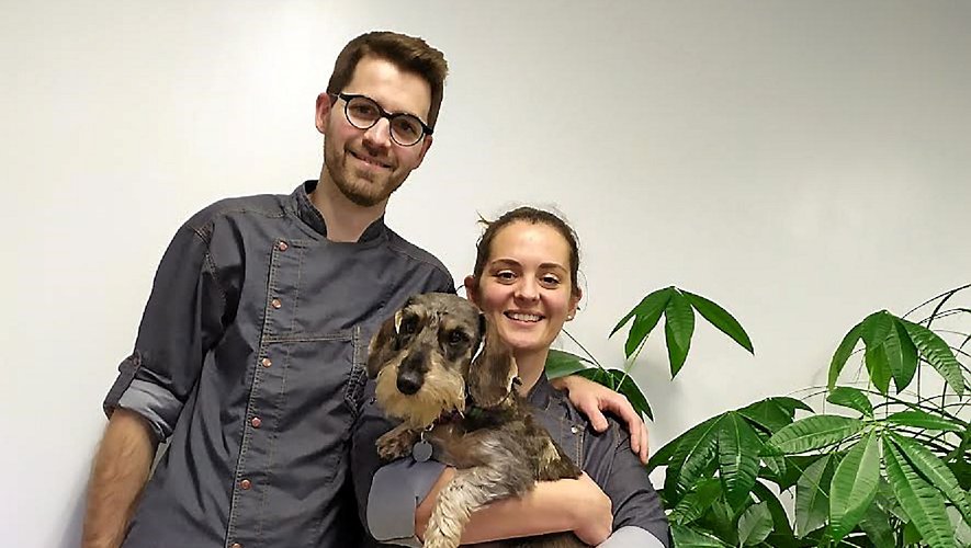 Agnès, Pierre et la petite chienne Ficelle, un trio inséparable.