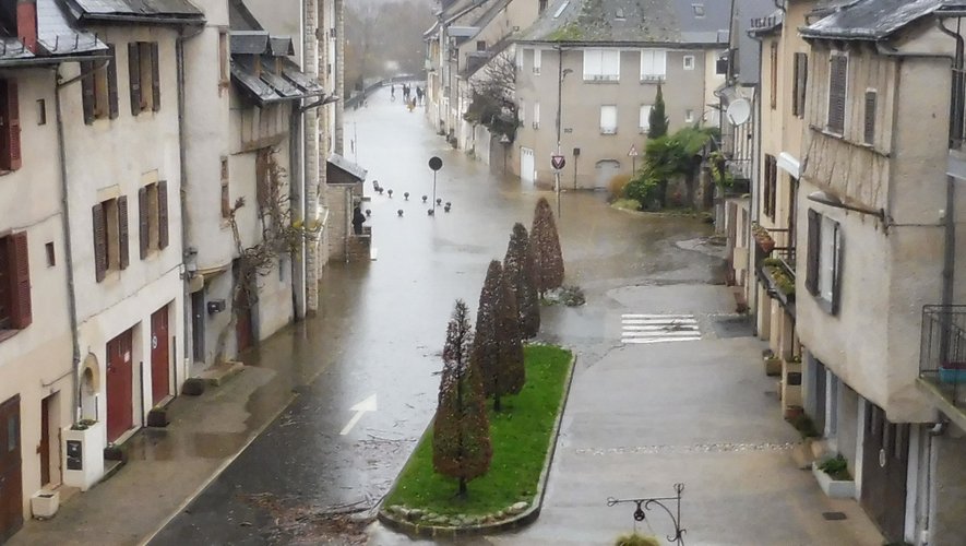 A Espalion, la rivière Lot a inondé le bas de la ville