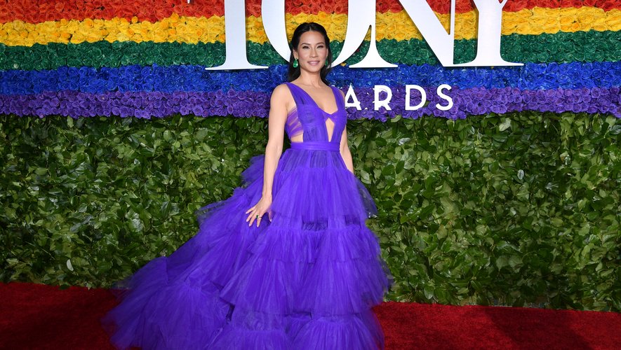 Lucy Liu était resplendissante lors des Tony Awards dans cette imposante robe électrique signée Christian Siriano. New York, le 9 juin 2019.