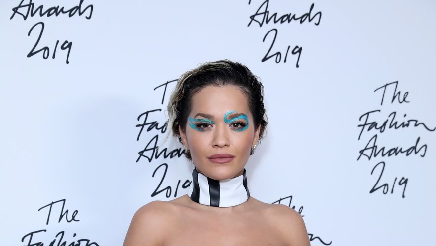 La chanteuse Rita Ora a terminé l'année en beauté aux Fashion Awards 2019 en décembre.