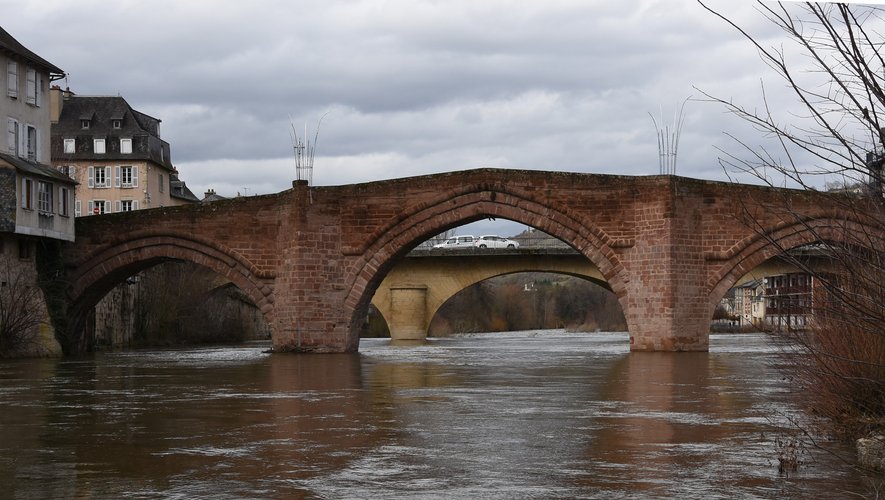 En grès rouge, le Pont Vieux est un des monuments emblématiques d’Espalion.