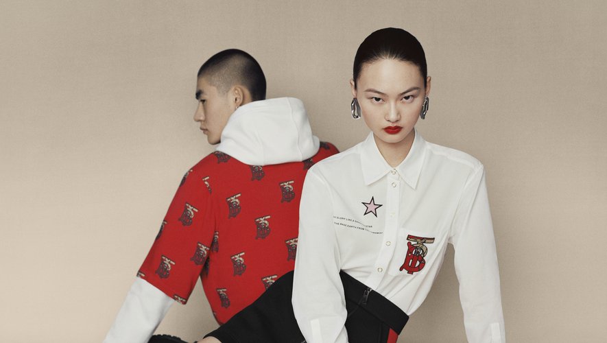 Burberry signe une collection entre tailoring et sportswear pour le Nouvel An chinois.