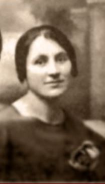 Julienne-Séguret, née Fraysse en 1891 à Privezac.