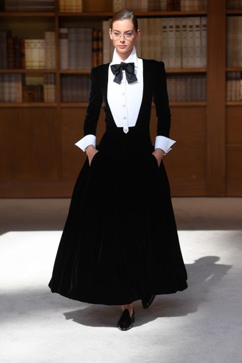 La robe rétro chic de Chanel. Haute couture automne-hiver 2019-2020, Paris, le 2 juillet 2019.