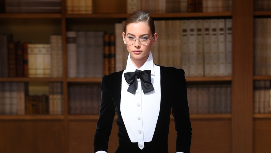 La robe rétro chic de Chanel. Haute couture automne-hiver 2019-2020, Paris, le 2 juillet 2019.