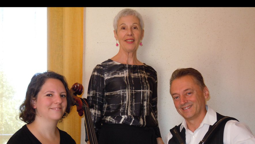 Rosalina, chanteuse, sera accompagnée à l’accordéon par Max Bruel et au violoncelle par Marylise Romefort.
