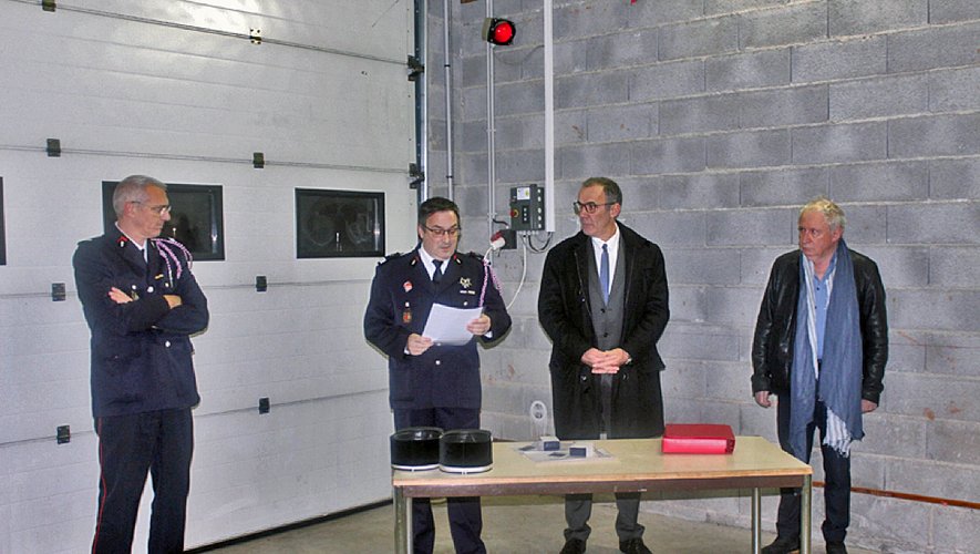 Mathias Devaux, chef du centre fait le compte rendu en présence d’Alain Vioulac maire de la commune, Jean-Michel Ladet maire de Campagnac et le lieutenant Olivier Pauvers représentant du SDIS12.