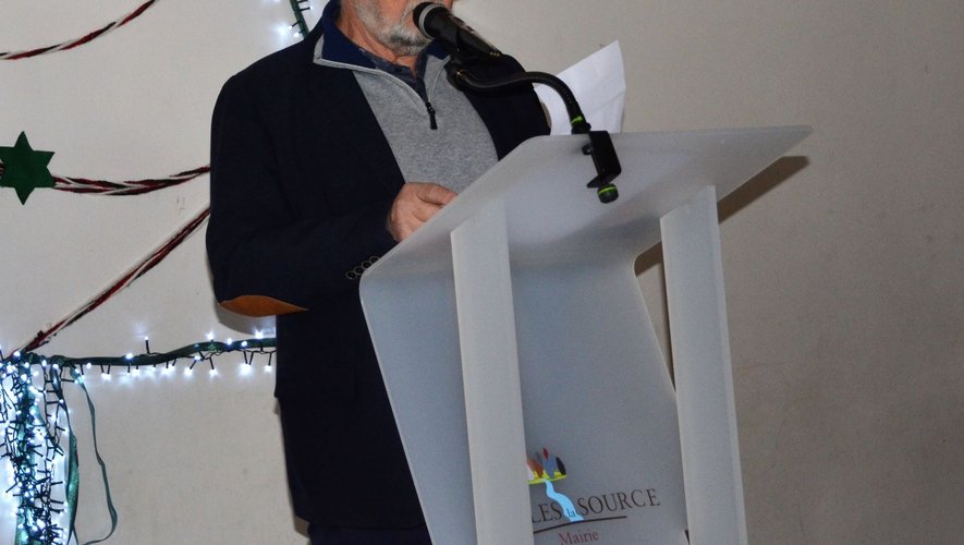 Jean-Louis Alibert, maire de Salles-la-Source, lors de son discours à Souyri.