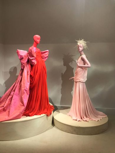 La collection haute couture de Giambattista Valli présentée à Paris.