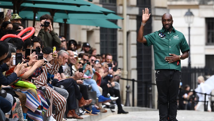 Virgil Abloh, directeur créatif des collections homme de Louis Vuitton, va imaginer une collection de prêt-à-porter et d'accessoires en partenariat avec la NBA.
