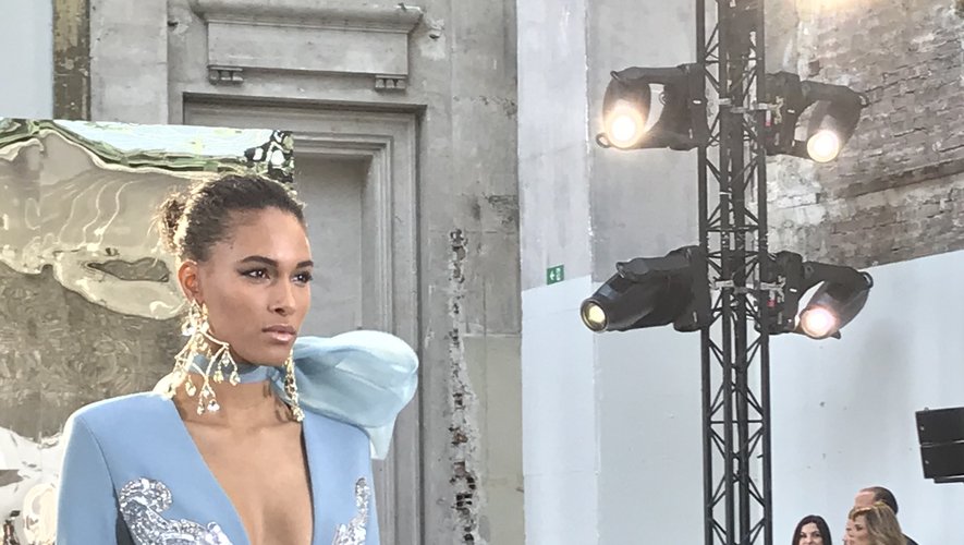 Le défilé Elie Saab printemps-été 2020 pendant la semaine de la haute couture à Paris.