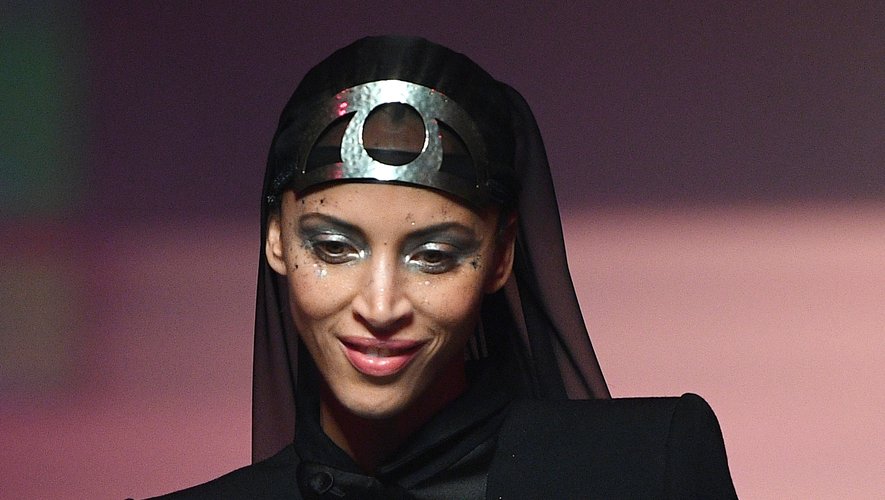 Ce n'est pas Madonna mais Noémie Lenoir qui portait le mythique bustier conique de Jean Paul Gaultier. Paris, le 22 janvier 2020.