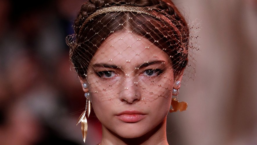 Look du défilé de haute couture printemps-été 2020/2021 de Dior